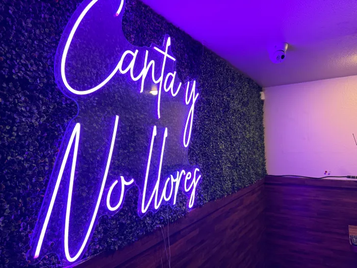 CustomCanvasNow.Com - Custom Neon Sign