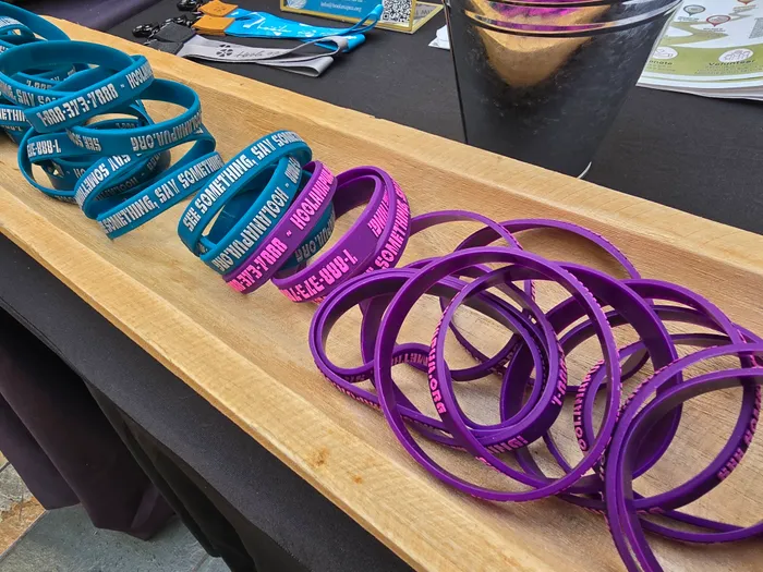 CustomCanvasNow.Com - Embossed Printed