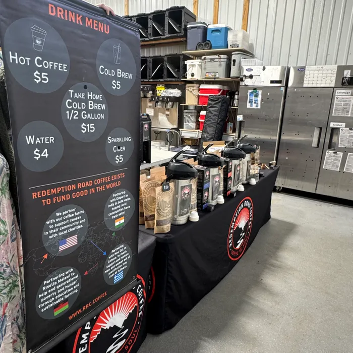 CustomCanvasNow.Com - Pole Banners