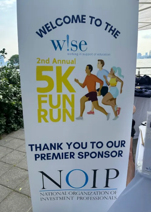 CustomCanvasNow.Com - Roll Up Banner Stands