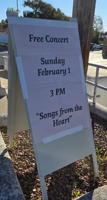 CustomCanvasNow.Com - Custom Vinyl Banners