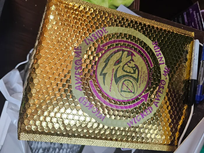 CustomCanvasNow.Com - Custom Holographic Bubble Mailers