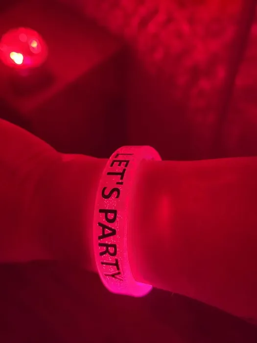 CustomCanvasNow.Com - Glow Wristbands